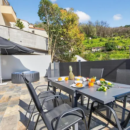 ACACIAS - Agréable appartement dans maison - Menton - Parking privé-2