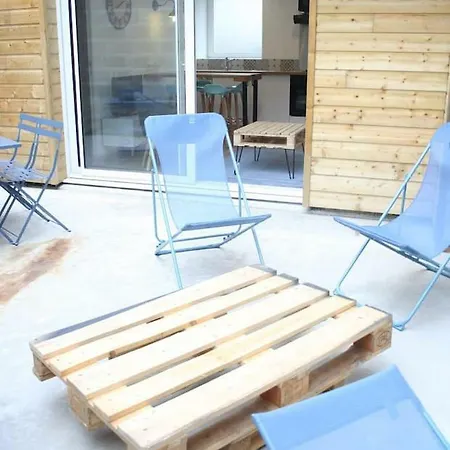 Superbe Maison 4 Personnes Entre Le Port Et Le Centre, Cour Privative, Wifi & Netflix Gratuits-2