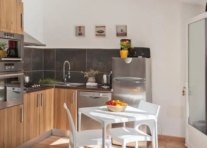 location pour 2 personnes Amarylis à Calvi avec jardin piscine barbecue