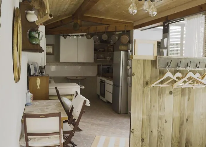 une petite maison entre vignes et mer