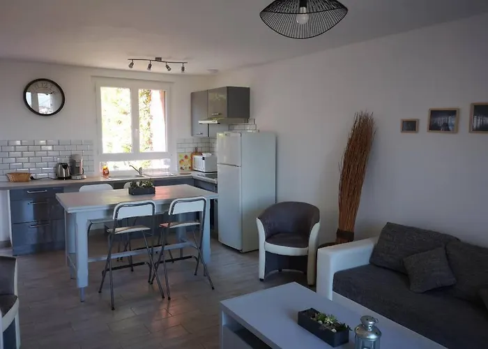Jolie petite Maison de Charme dans quartier boisé