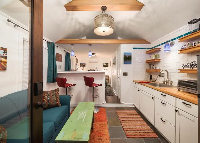 Patio Cottage Sleeps 12 Kitchen Gas Fire Pit