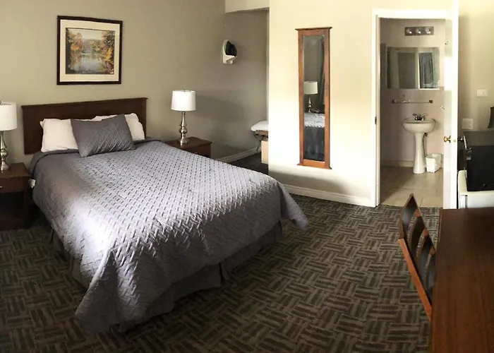 Bluenose Inn & Suites