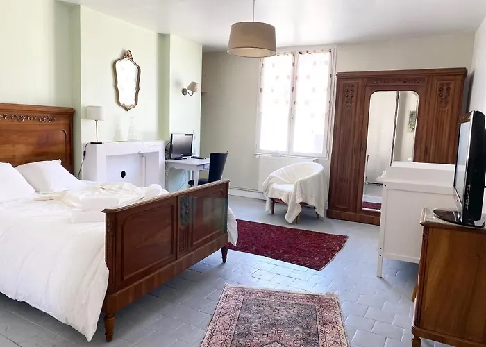 La Maison des Remparts - Gite 3 etoiles pour 8 pers a Loches