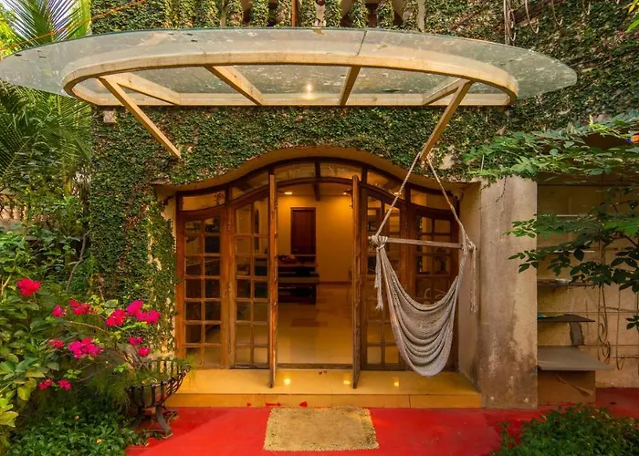 Saffronstays Birdsong - 3Br Pet-Friendly Villa With Lawns, Treetop Terraces, Gazebo Dining & Tennis Court