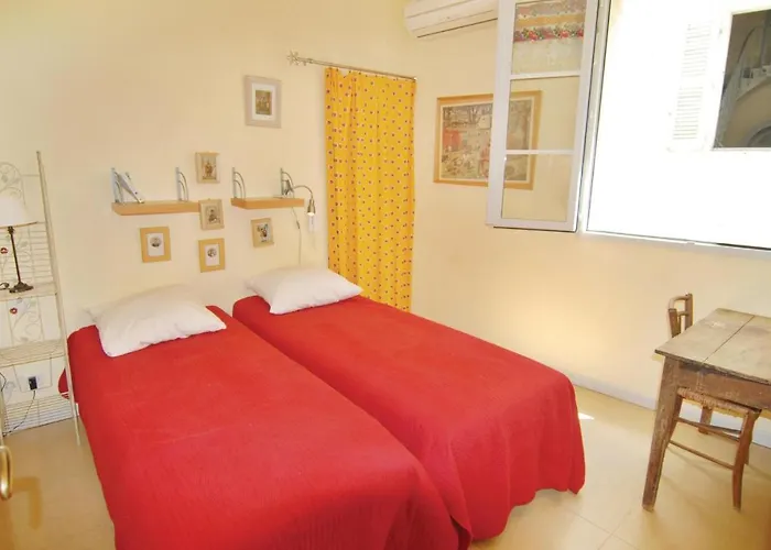 Lovely Home In Beaucaire With Wifi