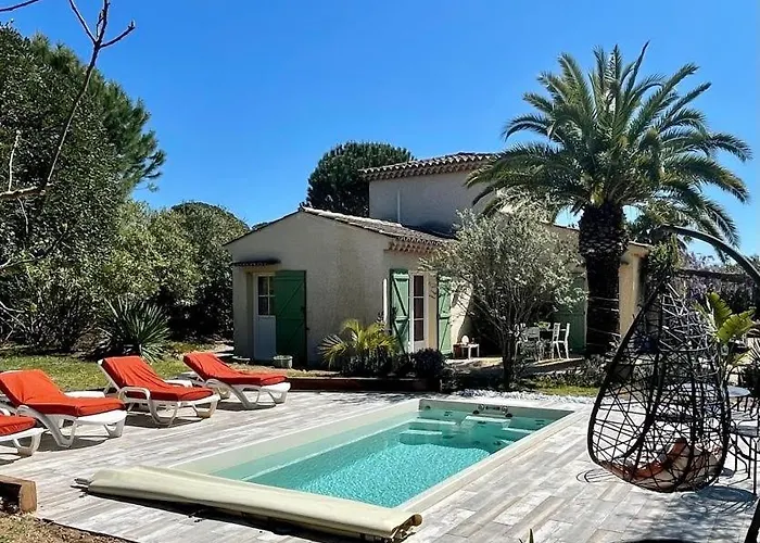 Gite de l'Amandari - classé 3 etoiles Prefecture - piscine chauffée privative, terrasses et jardin, 5 minutes à pied du village