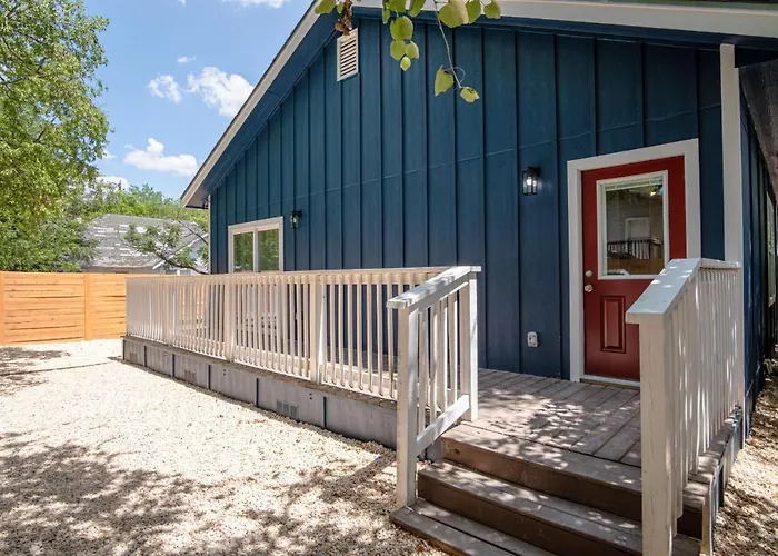 Beautiful Fenced 3Br 2Ba Near Exciting Downtown