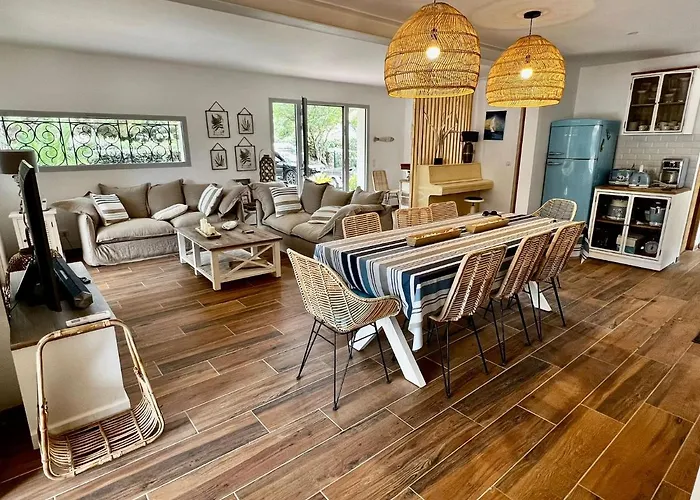Villa de charme avec piscine à 500m des plages