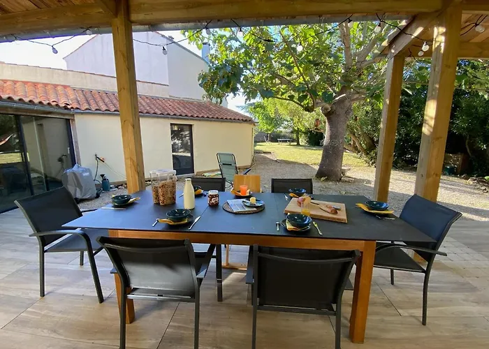 Villa Paulownia - à 1,2km des plages - tout confort au coeur du bourg