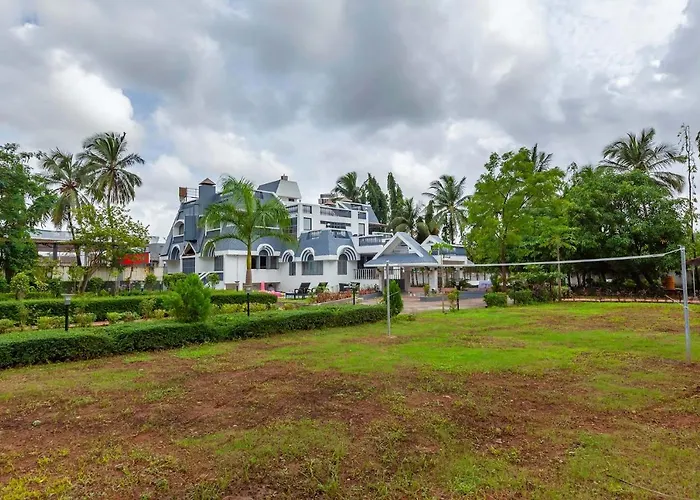 Grey Mosaics By Stayvista - Mountain-View Villa In Vasai With Pool, Spacious Lawn & Terrace