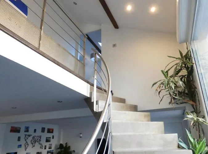 Maison moderne et spacieuse avec piscine