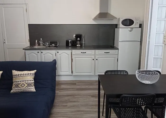 Maison avec jardinet dans un cadre verdoyant
