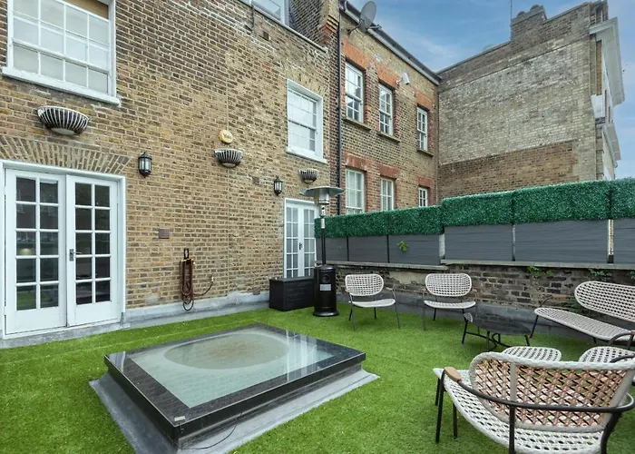 The London House - Entire Villa