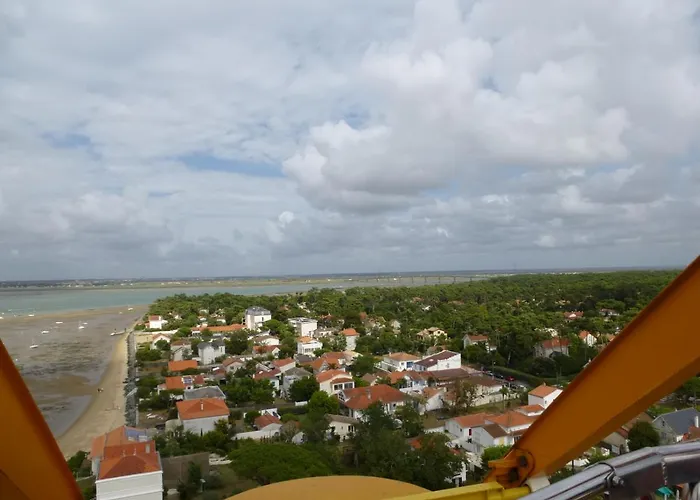VILLA AU COEUR DE RONCE LES BAINS 200 mètres de la plage