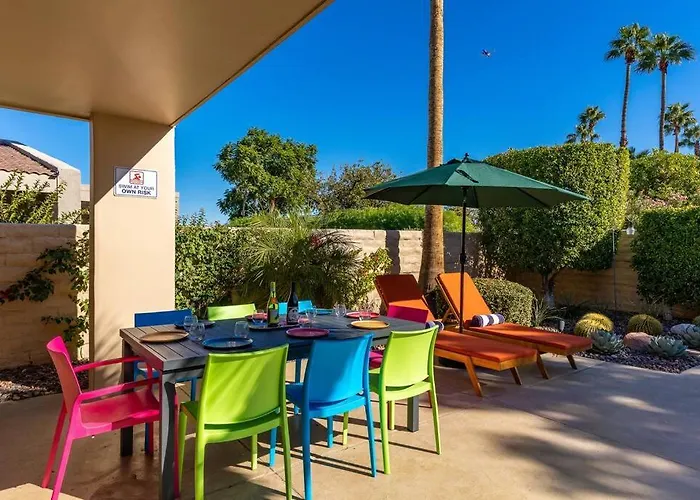 The Sunset House Pool & Spa