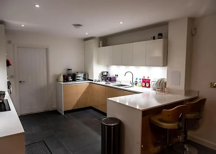 Exquisite Cozy House, Close To Train Station And Amenities