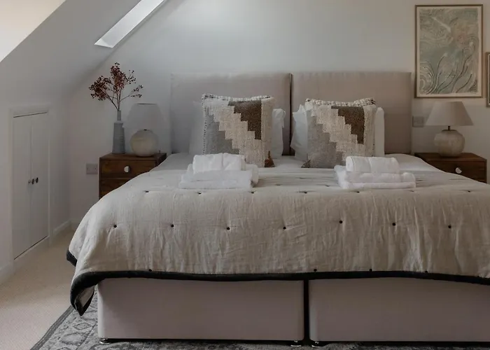 Luxury Eton Cottage-Design Led