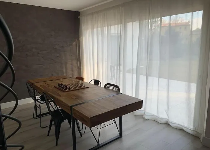 Villa familiale 9 pers Cabries entre Aix et Marseille 5 min gare Aix TGV 15 min aéroport MP