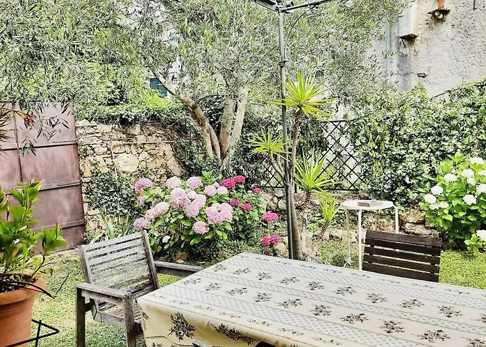 Casa Olivia Lacremà