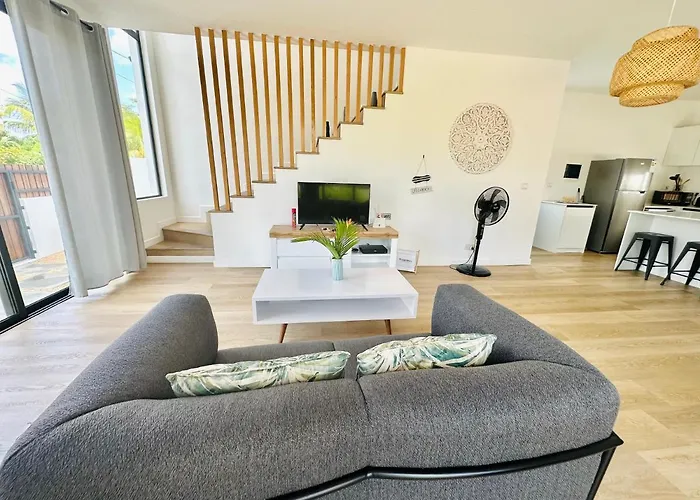 Into The Sea - Modern Home Close To The Beach