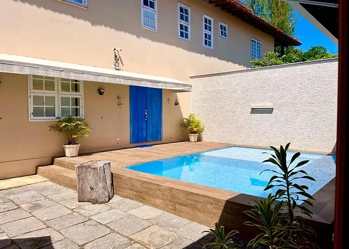 Casa Chalé na Barra da Tijuca Com Piscina Próximo a Praia