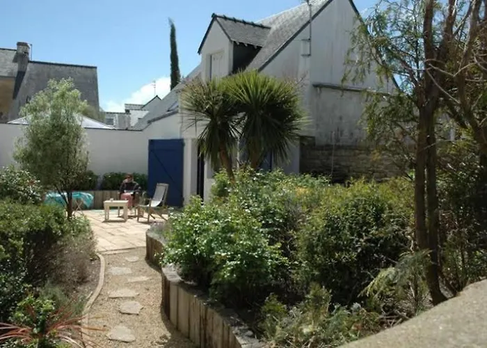Grande Maison En Plein Coeur Du Bourg Au Calme Avec Jardin Clos, Commerces Port Et Plage A Pied