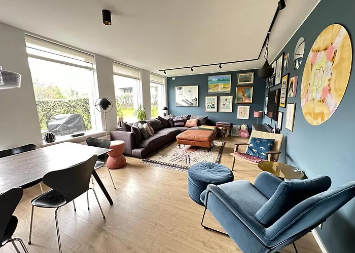 Modern And Stylish House In Heart Of Reykjavik