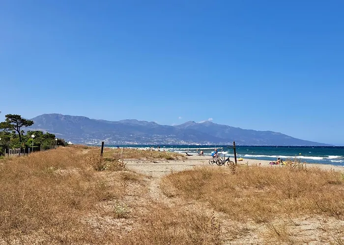 Mini villa jardin 50 m plage