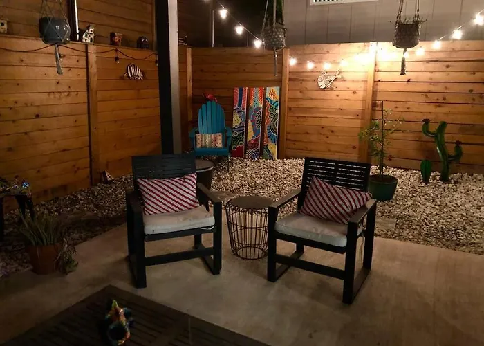 East Austintacious - Artsy, Walkable 4Br 4Ba