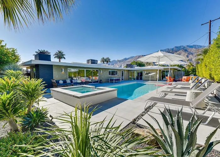 2 Mi To Downtown: Luxe Palm Springs Home!