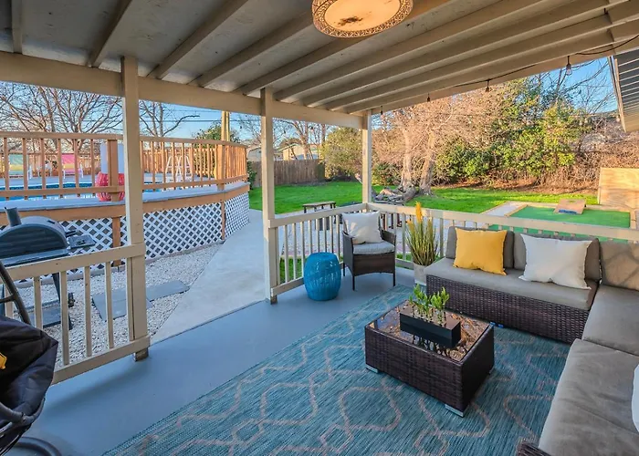 Game Room, Pool & Fire Pit At The Medical Center