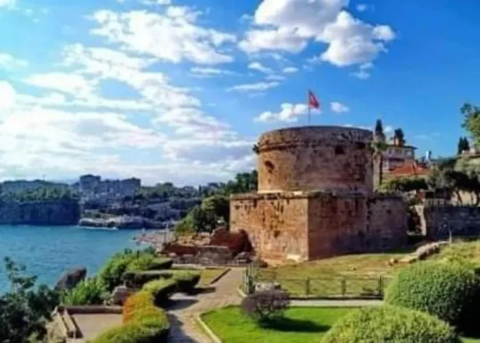 ANTALYA KALEİÇİ TARİHİ LOKASYON BAHÇELİ ÖZEL MÜSTAKİL ev