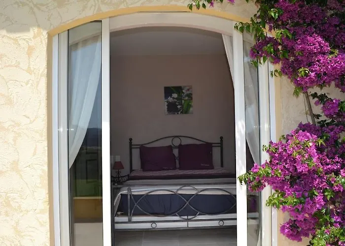 Villa Grasse vue mer exceptionnelle 8P piscine intérieure