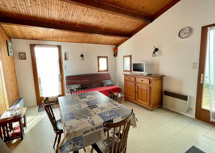 Maison de Vacances avec Piscine Chauffée, Tennis et Proximité Mer à Bretignolles-sur-Mer - FR-1-231-309