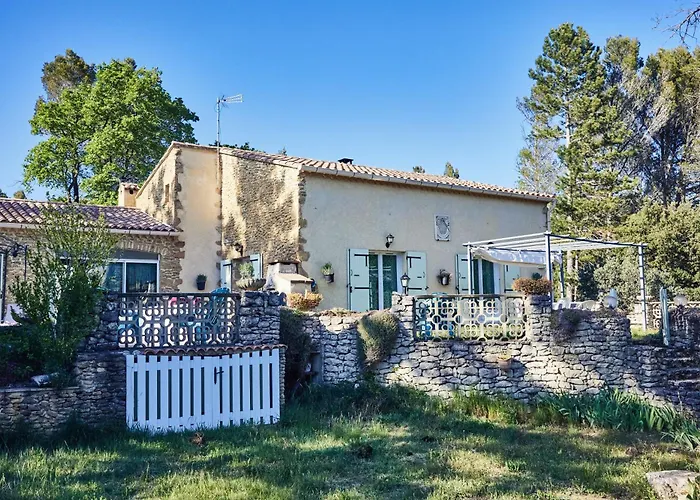 Maison provençale dans un cadre bucolique