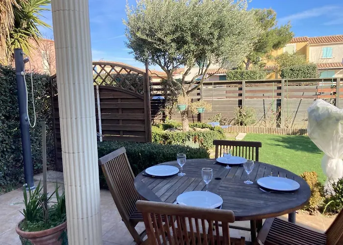 Villa LES LAURIERS avec terrasse et jardin proche plage