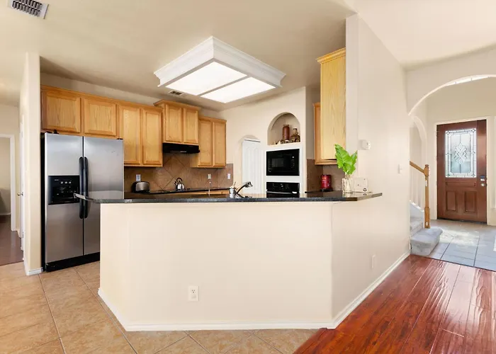 Sleep On The Cloud - 5 Bedrooms - Corner Lot