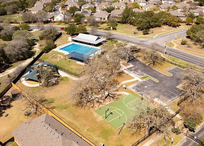 Sleep On The Cloud - 5 Bedrooms - Corner Lot
