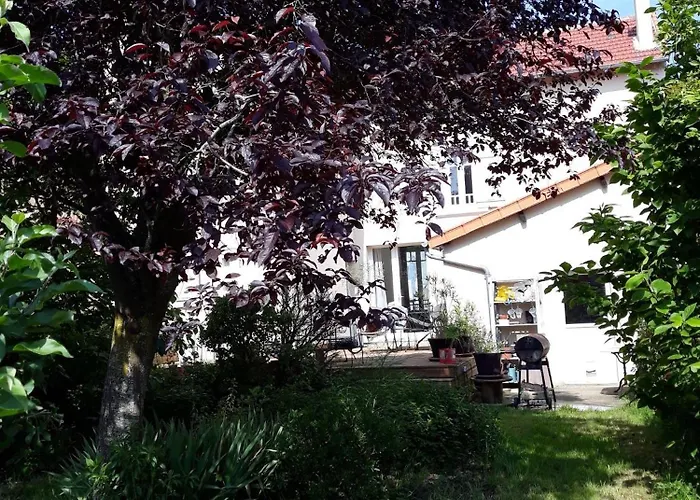 MAISON 4 chambres 12 pers à 2,8KM DU CIRCUIT et proche BOULERIES JUMP