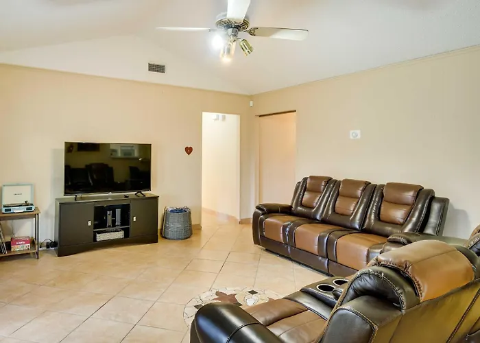 San Antonio Home: Near Nature, Parks & Trails