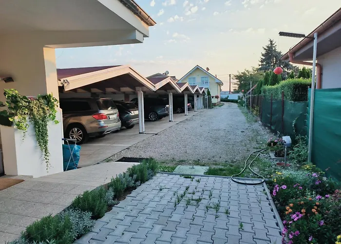 Modern & Cozy House With 3 Bed Rooms And Garden