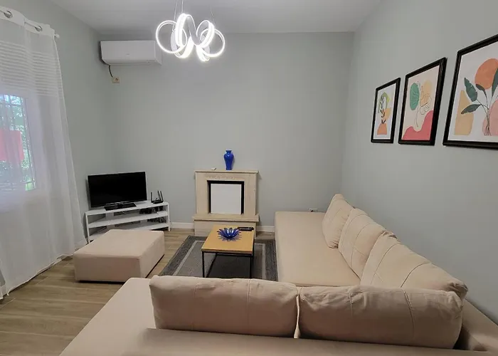 Cozy Villa, Golem Beach.