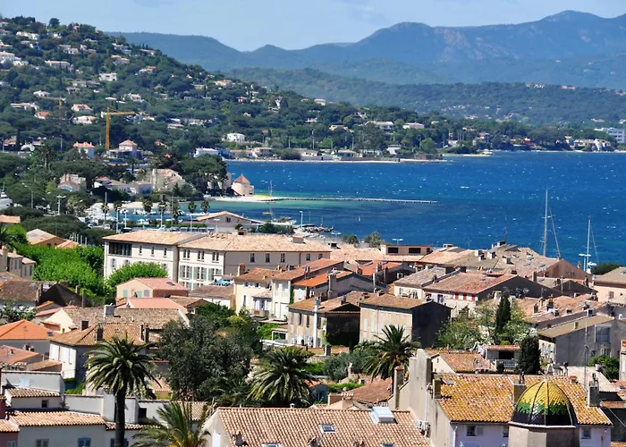 Mountain Retreat In Roquebrune-Sur-Argens With Shared Pool