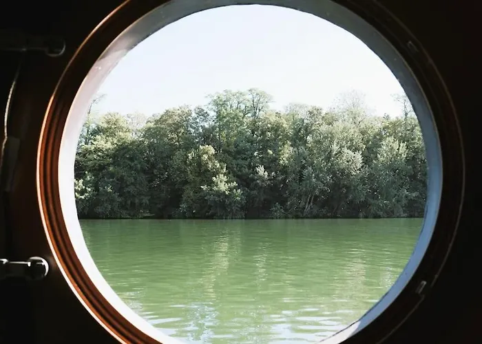 Belle péniche romantique à Paris