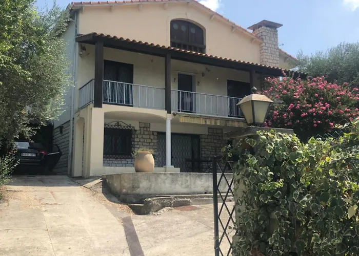 Villa avec piscine au soleil de la côte d’azur