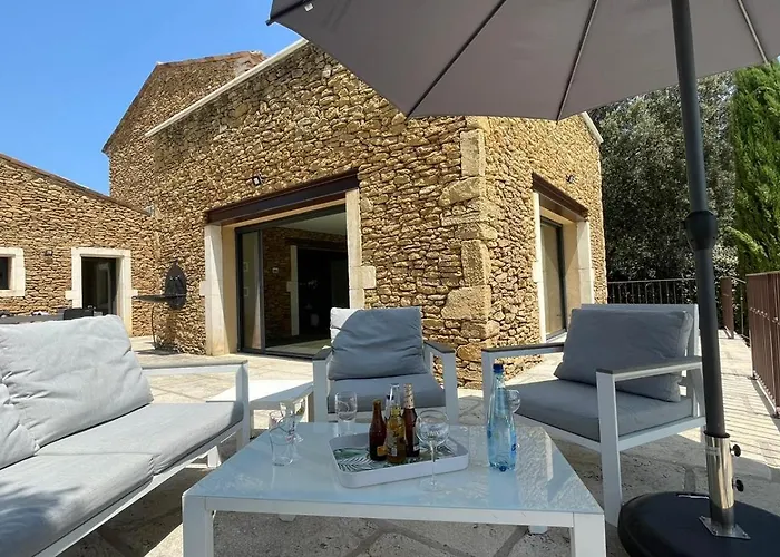 Belle villa avec piscine intérieure et piscine extérieure Gite Les Aiguiers