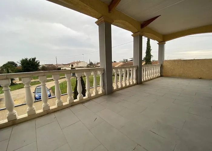 Villa contemporaine avec piscine