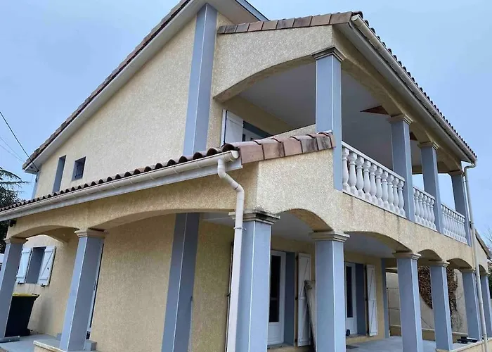 Villa contemporaine avec piscine