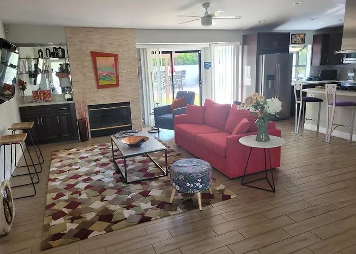 Beautiful Palm Springs Home Large Private Yard